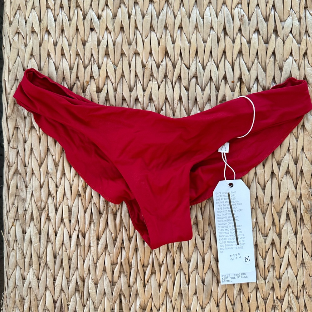Kiki The Killer Bottoms in Atomic